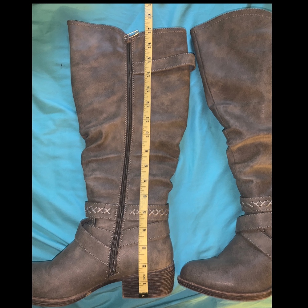 Boots - Picture 3 of 5